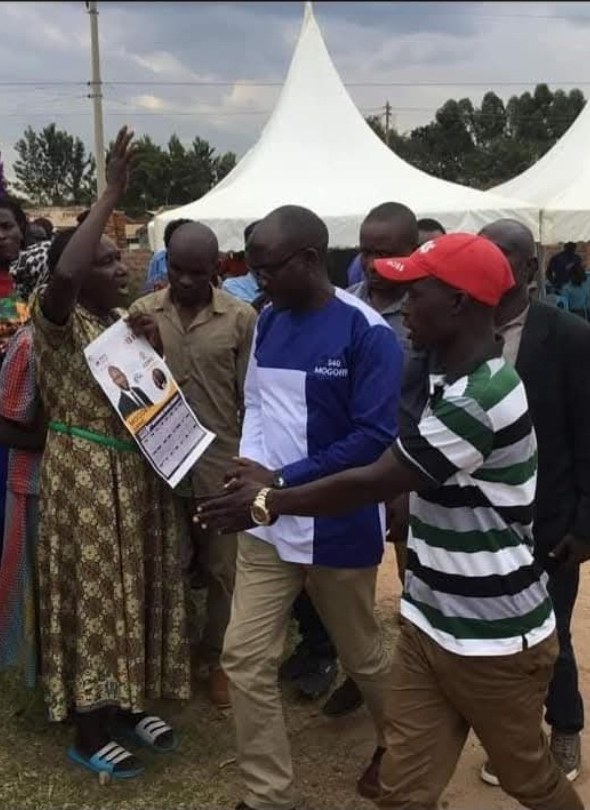 A supporter holding a poster greets Dan Mogoria